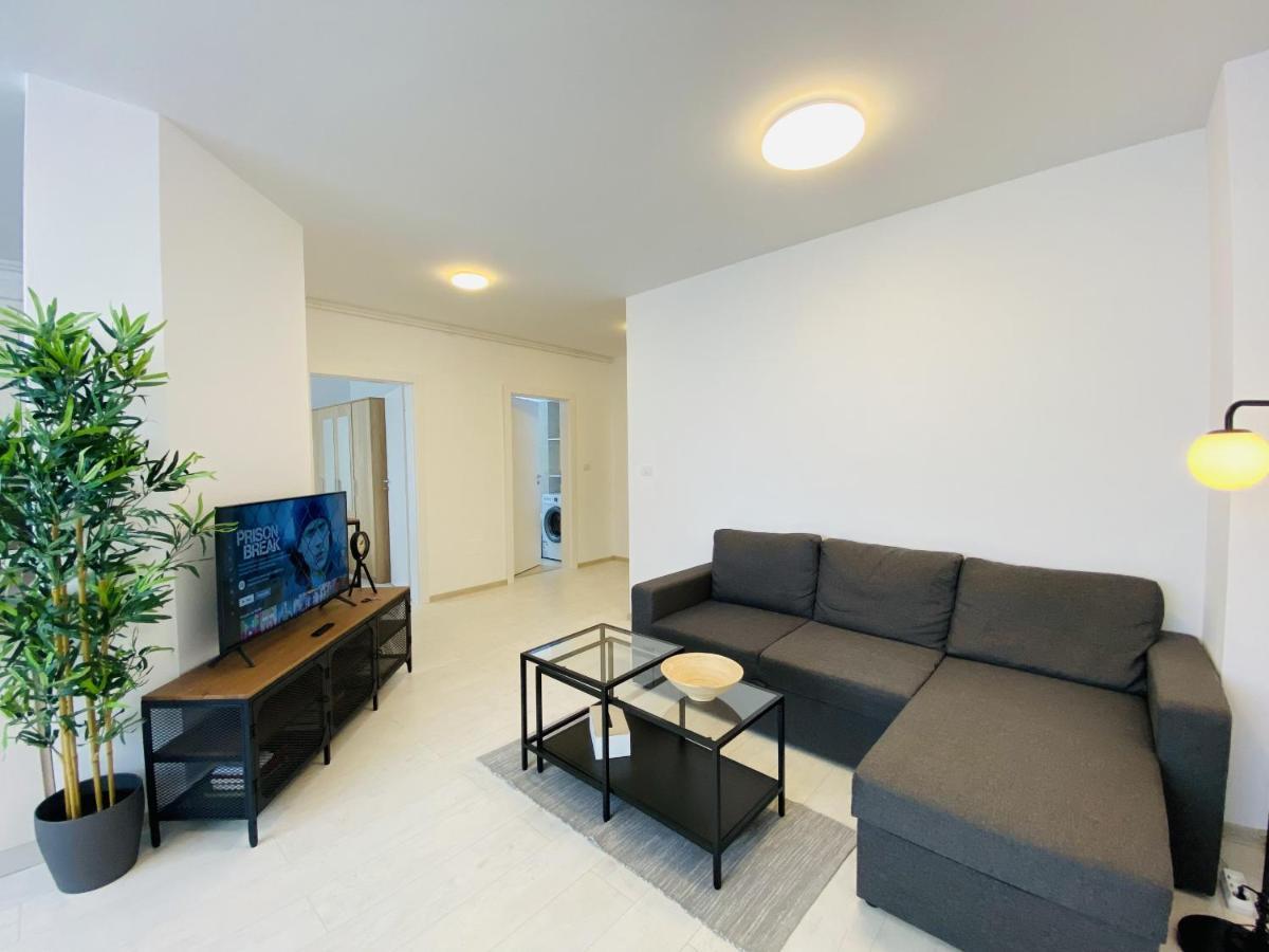 Charming Flat In Brasov With Balcony Panoramic View Apartment Exterior photo