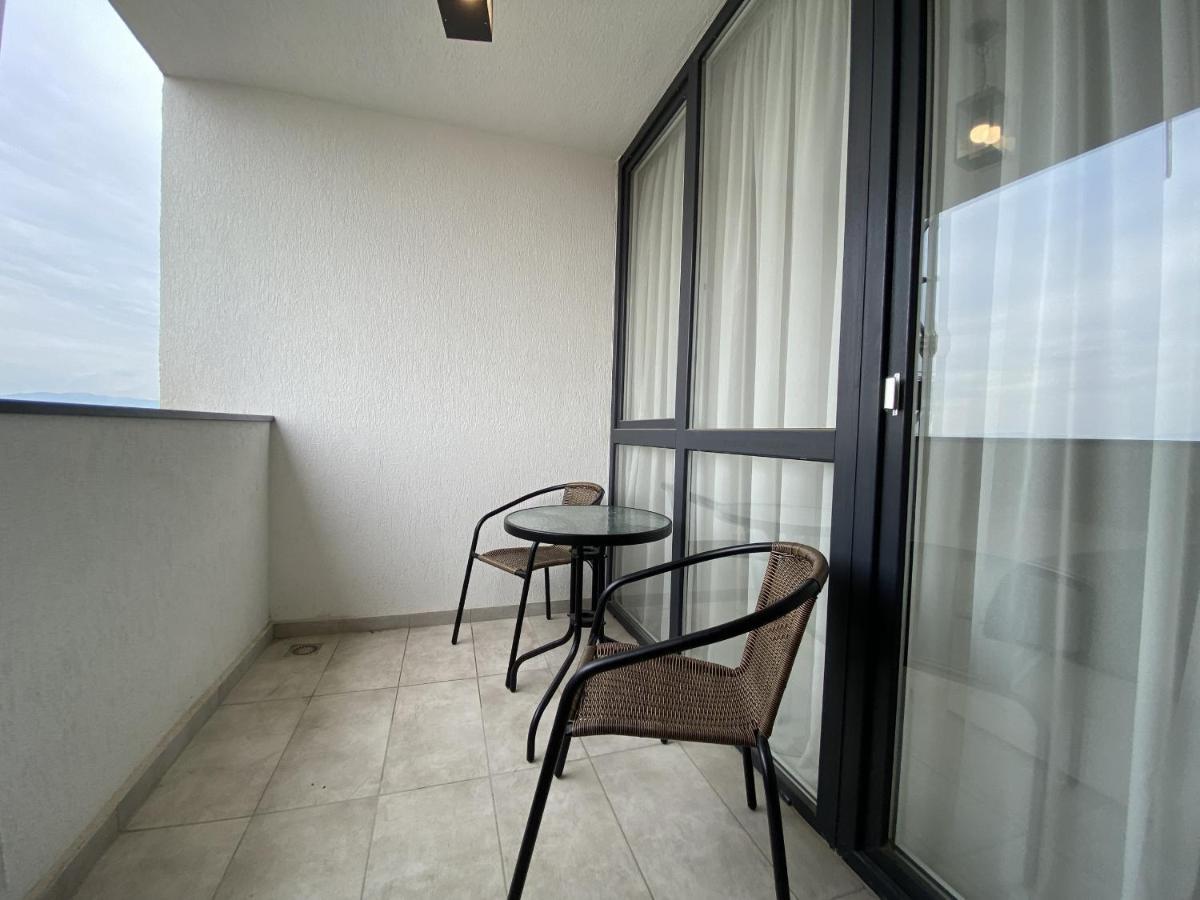 Charming Flat In Brasov With Balcony Panoramic View Apartment Exterior photo