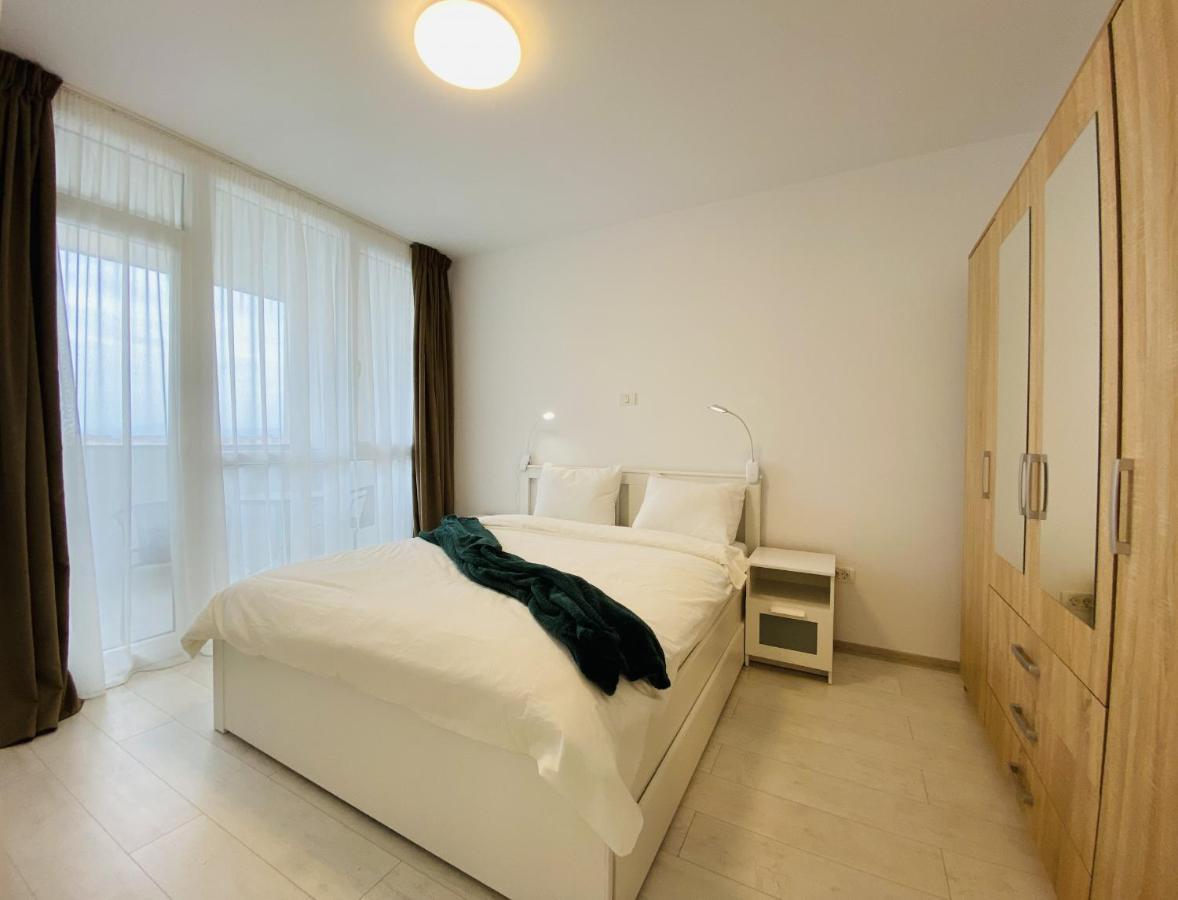 Charming Flat In Brasov With Balcony Panoramic View Apartment Exterior photo